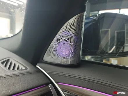 [ BMW G30 5시리즈 ] 엠비언트라이트! 회오리 스피커 및 스피커 엠비언트 라이트 튜닝입니다~^^ 순정과 동일하게 컬러변경이 가능하며 저녁에는 은은하게 비춰주죠..^^