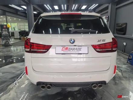 [ BMW X5 ] 엠비언트 라이트 튜닝! 순정엠비언트라이트 라인은 걷어내고 새로 작업을 진행합니당~^^ 있는듯 만듯 한상태에서 존재감확실하게 탈바꿉합니당~^^