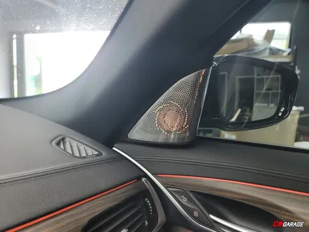 [ BMW G30 5시리즈 ] 엠비언트라이트! 회오리 스피커 및 스피커 엠비언트 라이트 튜닝입니다~^^ 순정과 동일하게 컬러변경이 가능하며 저녁에는 은은하게 비춰주죠..^^
