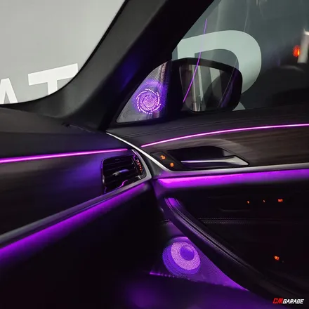 [ BMW G30 5시리즈 ] 엠비언트라이트! 회오리 스피커 및 스피커 엠비언트 라이트 튜닝입니다~^^ 순정과 동일하게 컬러변경이 가능하며 저녁에는 은은하게 비춰주죠..^^