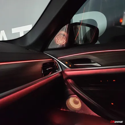 [ BMW G30 5시리즈 ] 엠비언트라이트! 회오리 스피커 및 스피커 엠비언트 라이트 튜닝입니다~^^ 순정과 동일하게 컬러변경이 가능하며 저녁에는 은은하게 비춰주죠..^^