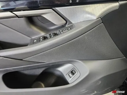 [ BMW 5시리즈 G60 ] 차량 회오리 스피커 엠비언트라이트 튜닝과 크리스탈기어노브 4종셋트를 장착합니다..^^ 고급스러운실내로 탈바꿈하는 튜닝이죠!! 포스팅한번 보고 가세요!
