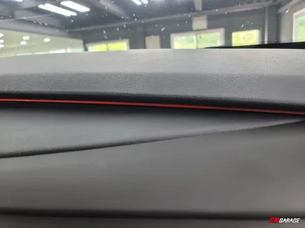 [ BMW X5 ] 엠비언트 라이트 튜닝! 순정엠비언트라이트 라인은 걷어내고 새로 작업을 진행합니당~^^ 있는듯 만듯 한상태에서 존재감확실하게 탈바꿉합니당~^^