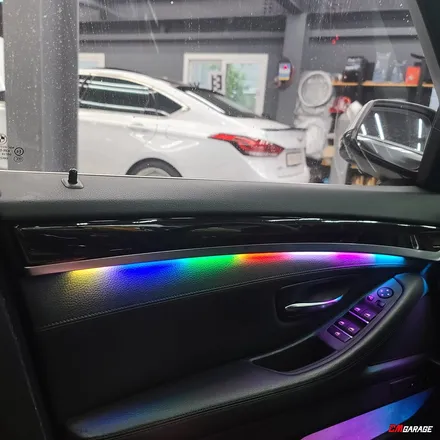 [ BMW 5시리즈 F10 ] 실내 엠비언트 라이트 튜닝 포스팅입니다~^^ 무빙엠비언트 라이트로 작업이 진행되었으며~ BMW F10 차량일경우 비노출로 깔끔한시공이 가능한차량이죠!