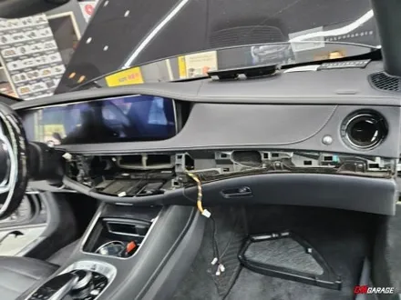 [ 벤츠 W222 S클래스 ] 후기형 차량에~ AMG 핸들과 부메스터 그리고 송풍구 엠비언트 작업을 진행합니다..^^ 벤츠차량의 필수품이죠.. 벤츠송풍구 그리고 부메스터..^^
