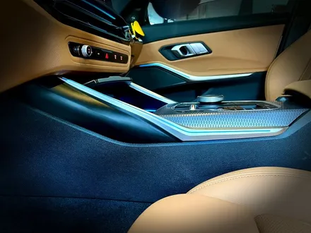 BMW320i 25년형 빈곳을 찾아서 앰비언트작업-컵홀더, 센터페시아, 모니터라인 / 부산 남구