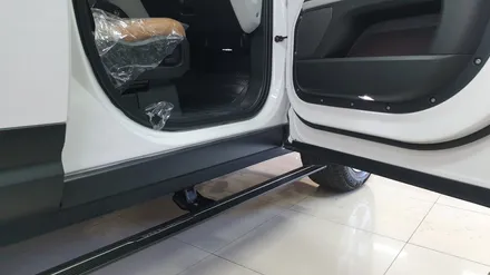랜드로버 디펜더 전동사이드스텝 지상고 높아 한걸음에 탑승이 힘겨워! / 부산 남구