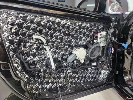 벤츠W223 S580 4D부메스터 LED 엠블럼 도어라이트 카오디오튜닝으로 더욱더 마이바흐의 품격이 올라갑니다. / 부산 남구