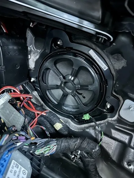 벤츠 E200 스피커 교체 - 포칼 ES100 KE, 포칼 ISUB MBZ2 LHD V2 , 데고 마스터 센터 스피커 , 매치 UP6 앰프장착 후기 / 부산 남구