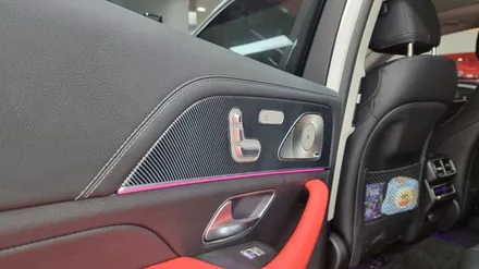 벤츠 GLE450 레드컬러 안전벨트 팔걸이 카본수전사 실내인테리어로 에너지 팍팍 느껴져요!!! / 부산 남구