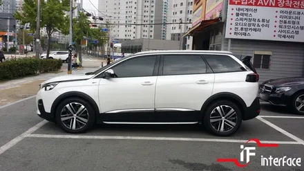 작은 우주선 푸조 5008, 사이드스텝 밟으며 탑승하라 / 부산 남구