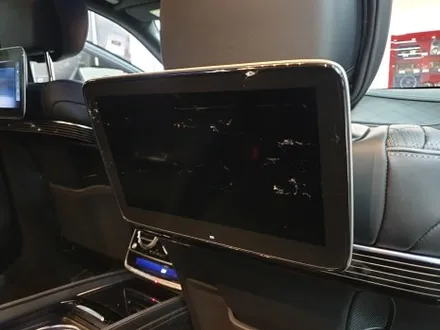 벤츠 마이바흐 S650 리어모니터 파손 안드로이드모니터 테블릿스러운 사용감도 최고입니다 / 부산 남구