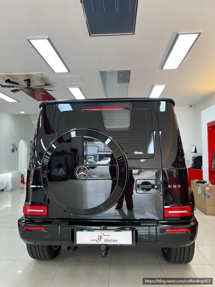 벤츠 G63 순정 감성 업그레이드! 블랙 랩핑, 베이지 AMG 핸들, 전동 사이드스텝, 순정 트렁크 선반 시공 후기 / 부산 남구