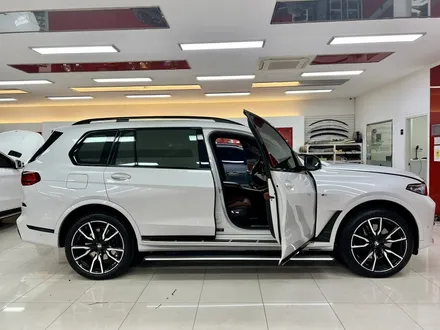 BMW X7 <킹스텝> 면발광 LED 전동 사이드스텝으로 안전과 디자인을 장착하다 / 부산 남구