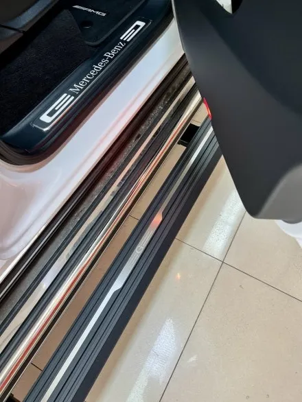 벤츠 지바겐 G450 전동 사이드스텝 작업으로 편하게 탑승하고 실내 카테리어 효과를 높이는 벨트 색상 변경 완료 / 부산 남구