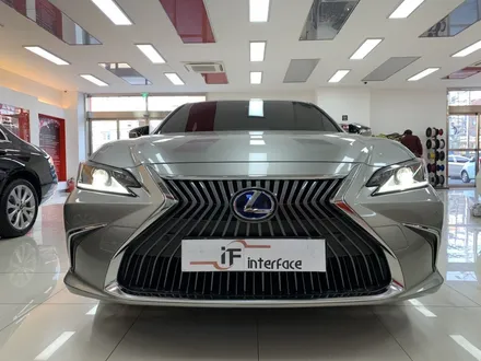 렉서스 ES300H 미러캐스트 장착으로 T맵을 더 편리하게~ 사용 하세요. 수입차 미러캐스트 개조 장착, 수입차 미러링크 장착, 부산 수입차 레트로핏 개조 [인터페이스] / 부산 남구