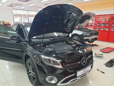 19년식 X156 GLA 본넷 유압쇼바 교체 작업 / 부산 남구