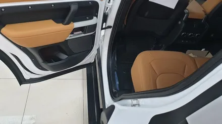 랜드로버 디펜더 전동사이드스텝 지상고 높아 한걸음에 탑승이 힘겨워! / 부산 남구