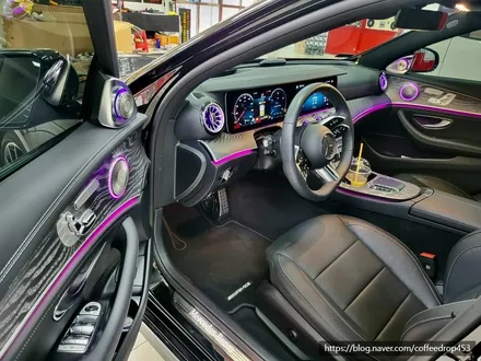 W213 벤츠 E 350 화려한 LED 퍼포먼스 작업- 4D부메스터, 미드 레인 스피커 앰비언트, 송풍구 앰비언트 / 부산 남구