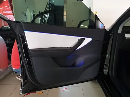 테슬라 모델 Y (model y) 엠비언트 라이트 순정화 작업 실내조명 완전체 부산 인터페이스 / 부산 남구