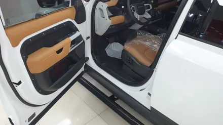 랜드로버 디펜더 전동사이드스텝 지상고 높아 한걸음에 탑승이 힘겨워! / 부산 남구