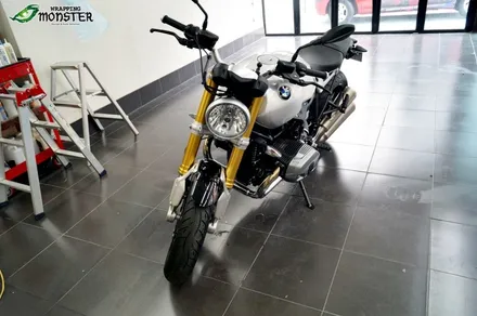 바이크에도 PPF시공은 필수!!!BMW R나인T스크렘블러 주유탱크 몬스터가드 저황변PPF 시공~ / 청주 내덕동