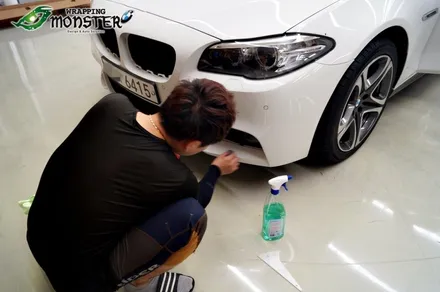모든 랩핑작업을 한번에~!BMW 520d 루프&사이드미러&도어캐치&프론트립&그릴&트렁크 스포일러 랩핑~M퍼포먼스데칼 스티커등.. / 청주 내덕동