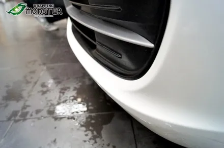 차가 긁혔는데..도장은 멀쩡하네요?BMW 520d 몬스터가드 저황변PPF 앞범퍼 제거 후 재시공&그릴 안쪽 무광블랙 랩핑~ / 청주 내덕동
