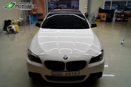 모든 랩핑작업을 한번에~!BMW 520d 루프&사이드미러&도어캐치&프론트립&그릴&트렁크 스포일러 랩핑~M퍼포먼스데칼 스티커등.. / 청주 내덕동