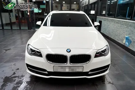차가 긁혔는데..도장은 멀쩡하네요?BMW 520d 몬스터가드 저황변PPF 앞범퍼 제거 후 재시공&그릴 안쪽 무광블랙 랩핑~ / 청주 내덕동