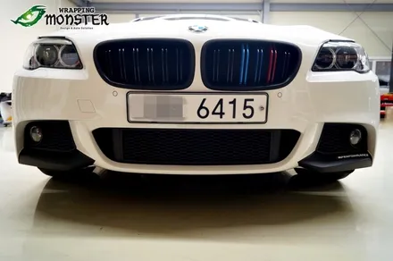 모든 랩핑작업을 한번에~!BMW 520d 루프&사이드미러&도어캐치&프론트립&그릴&트렁크 스포일러 랩핑~M퍼포먼스데칼 스티커등.. / 청주 내덕동