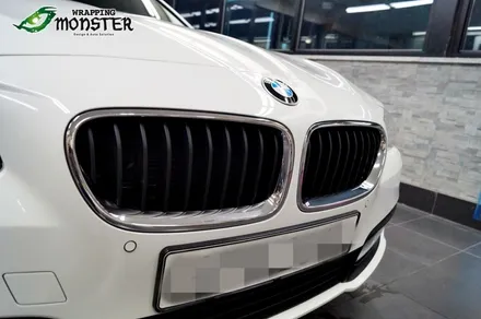 차가 긁혔는데..도장은 멀쩡하네요?BMW 520d 몬스터가드 저황변PPF 앞범퍼 제거 후 재시공&그릴 안쪽 무광블랙 랩핑~ / 청주 내덕동