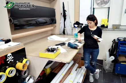 신차구매시 마음에 드는 컬러가 없다구요? 그럼 랩핑몬스터를 찾아주세요~벤츠 신형 C클래스 유광화이트 전체랩핑~ / 청주 내덕동