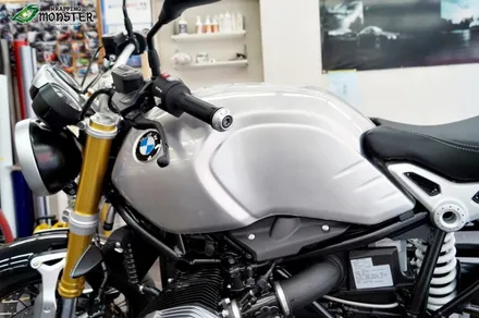 바이크에도 PPF시공은 필수!!!BMW R나인T스크렘블러 주유탱크 몬스터가드 저황변PPF 시공~ / 청주 내덕동