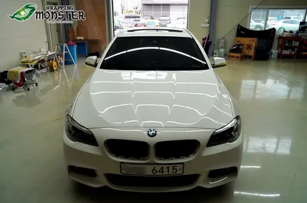 모든 랩핑작업을 한번에~!BMW 520d 루프&사이드미러&도어캐치&프론트립&그릴&트렁크 스포일러 랩핑~M퍼포먼스데칼 스티커등.. / 청주 내덕동
