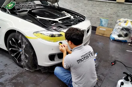 차가 긁혔는데..도장은 멀쩡하네요?BMW 520d 몬스터가드 저황변PPF 앞범퍼 제거 후 재시공&그릴 안쪽 무광블랙 랩핑~ / 청주 내덕동