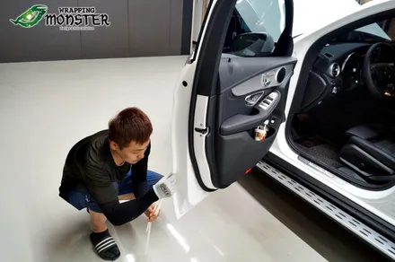 보호필름과 드레스업 랩핑을 동시에~벤츠 GLC220d 몬스터가드 PPF 생활보호페키지&실내 브러쉬블랙&사이드미러 유광블랙 랩핑~ / 청주 내덕동