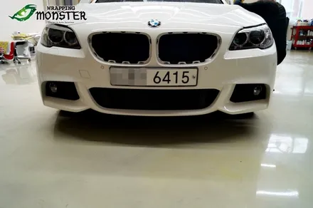 모든 랩핑작업을 한번에~!BMW 520d 루프&사이드미러&도어캐치&프론트립&그릴&트렁크 스포일러 랩핑~M퍼포먼스데칼 스티커등.. / 청주 내덕동