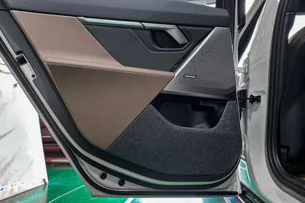 BMW 5시리즈 G60 실내 트림 보호! 도어커버/시트컨트롤박스커버 부착 작업기, 부착 요령 / 경기 양주