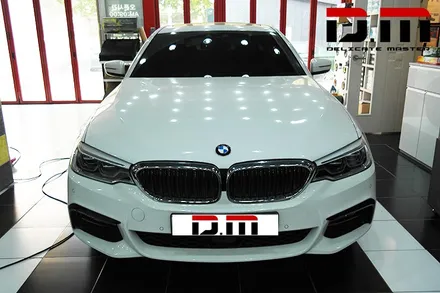 [디엠][자동차멀티샵][대구랩핑전문] BMW 5시리즈 그릴 크롬몰딩 블랙유광 부분랩핑시공 / 대구 수성구