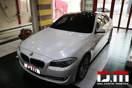 [디엠][자동차멀티샵][랩핑전문] bmw 5시리즈 화이트 질주펄 전체랩핑 + 루프스킨 +디퓨저 유광블랙 부분랩핑 시공 / 대구 수성구