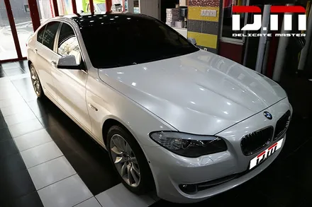 [디엠][자동차멀티샵][랩핑전문] bmw 5시리즈 화이트 질주펄 전체랩핑 + 루프스킨 +디퓨저 유광블랙 부분랩핑 시공 / 대구 수성구