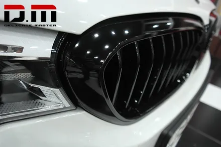 [디엠][자동차멀티샵][대구랩핑전문] BMW 5시리즈 그릴 크롬몰딩 블랙유광 부분랩핑시공 / 대구 수성구