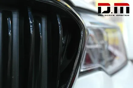 [디엠][자동차멀티샵][대구랩핑전문] BMW 5시리즈 그릴 크롬몰딩 블랙유광 부분랩핑시공 / 대구 수성구