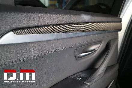 [디엠][자동차멀티샵][대구랩핑전문] bmw 5시리즈 무광 카본블랙 실내랩핑,아이나비(v900)설치,엠비언트 시공 / 대구 수성구