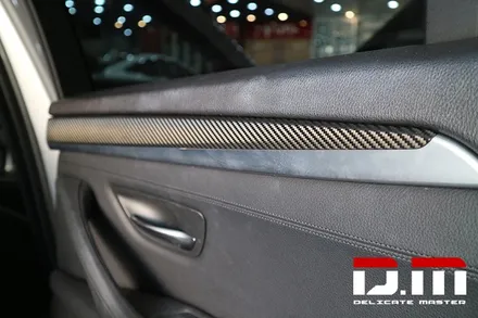 [디엠][자동차멀티샵][대구랩핑전문] bmw 5시리즈 무광 카본블랙 실내랩핑,아이나비(v900)설치,엠비언트 시공 / 대구 수성구