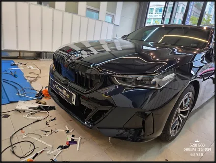 양산 랩핑 BMW 5시리즈 (G60) 아이코닉 그릴 블랙 크롬죽이기 랩핑으로 드레스업 효과 / 부산 사상구