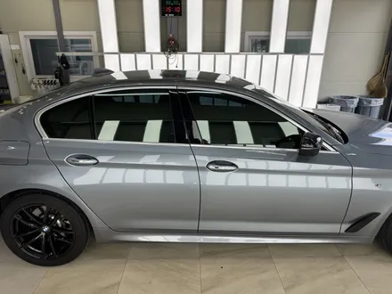 부산랩핑 BMW 520D 윈도우 크롬죽이기 시공 / 부산 사상구