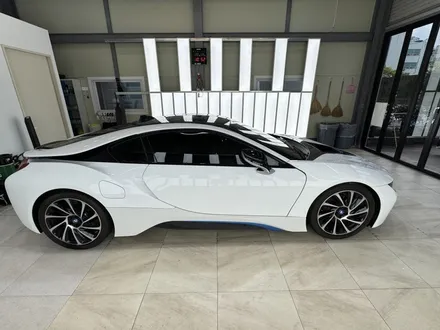 부산랩핑 BMW I8 측면 사고 랩핑 보험처리는 크라운랩! / 부산 사상구