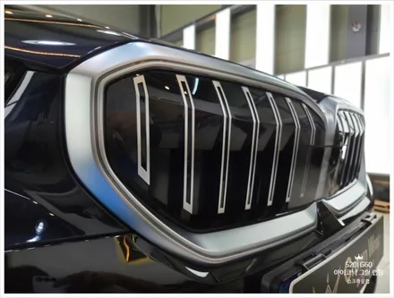 양산 랩핑 BMW 5시리즈 (G60) 아이코닉 그릴 블랙 크롬죽이기 랩핑으로 드레스업 효과 / 부산 사상구
